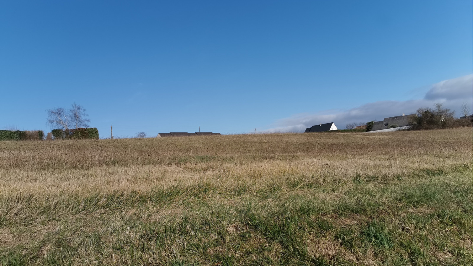 Terrain constructible de 369m2 à Monnaie
