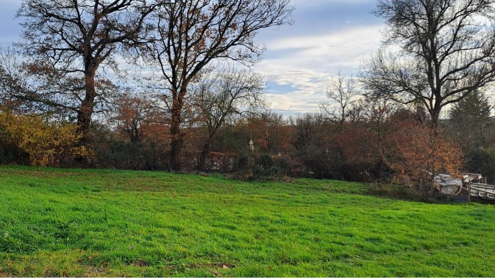 Terrain constructible de 440m2 à Val d'Erdre-Auxence