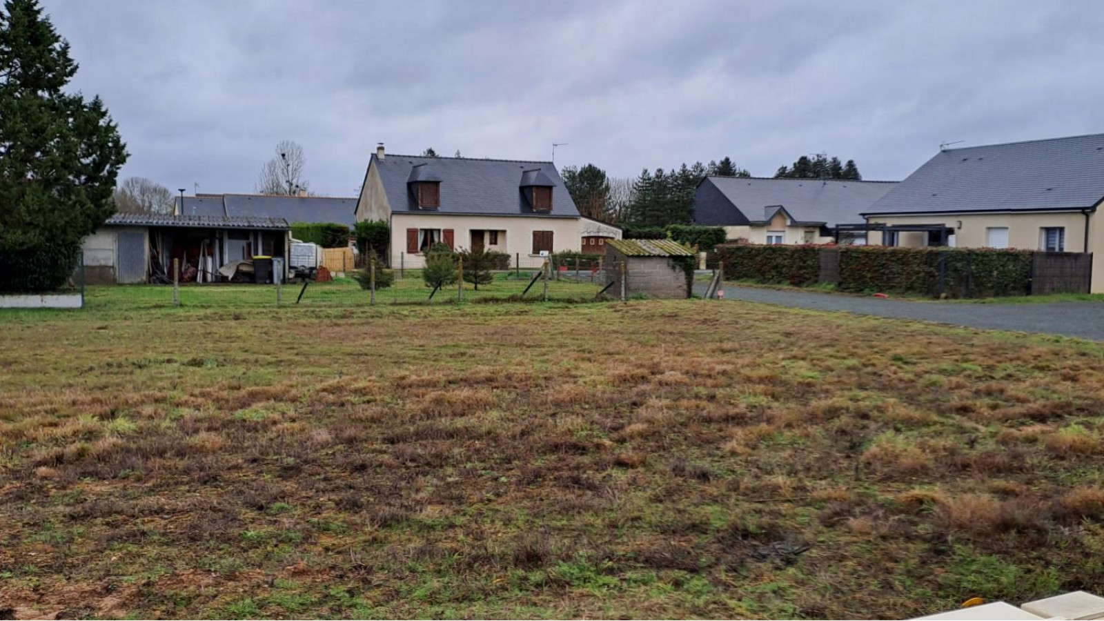 Terrain constructible de 519m2 à Rives-du-Loir-en-Anjou