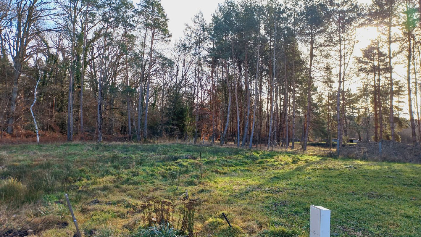 Terrain constructible de 531m2 à Traînou