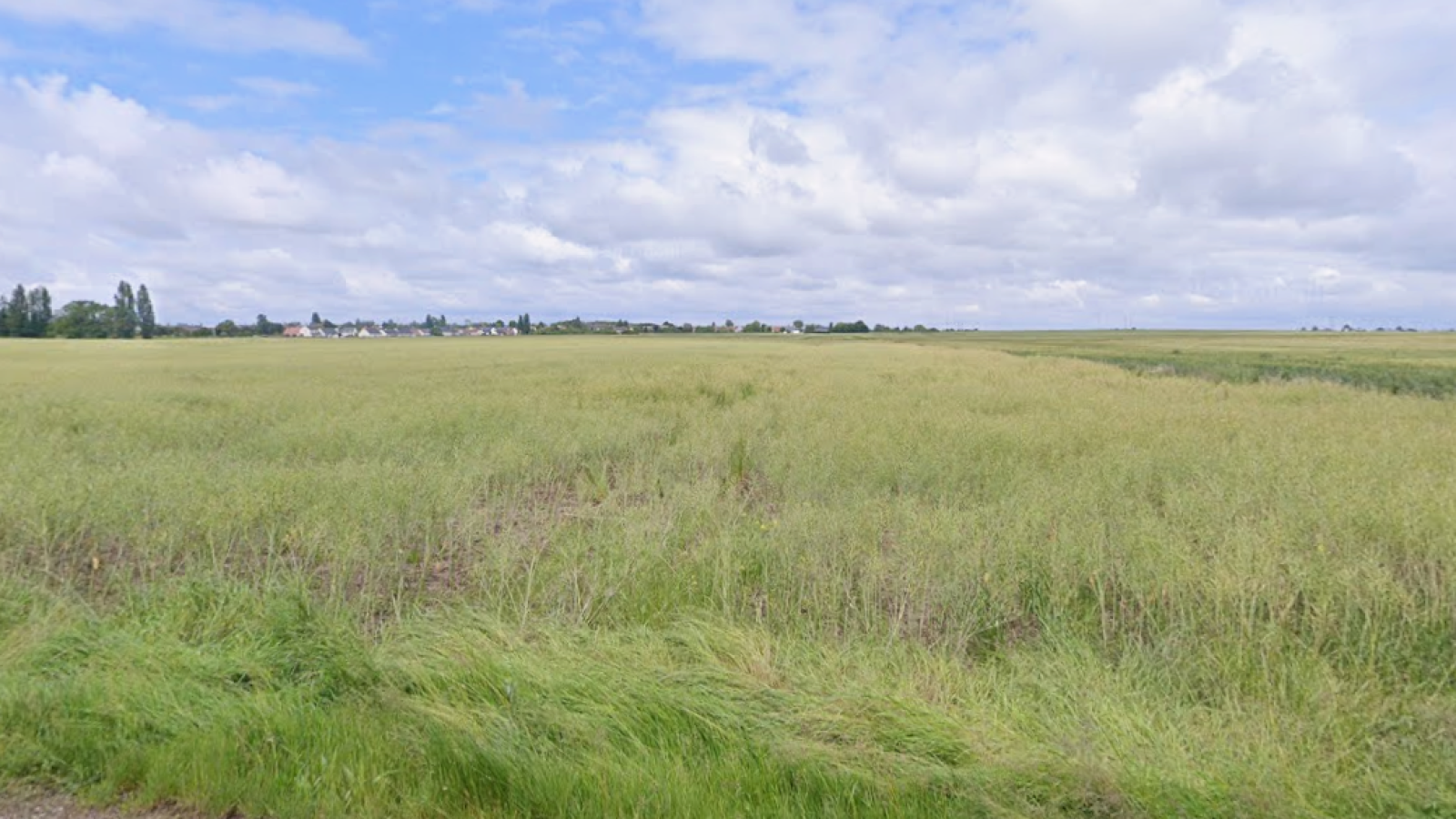Terrain constructible de 435m2 à Messas