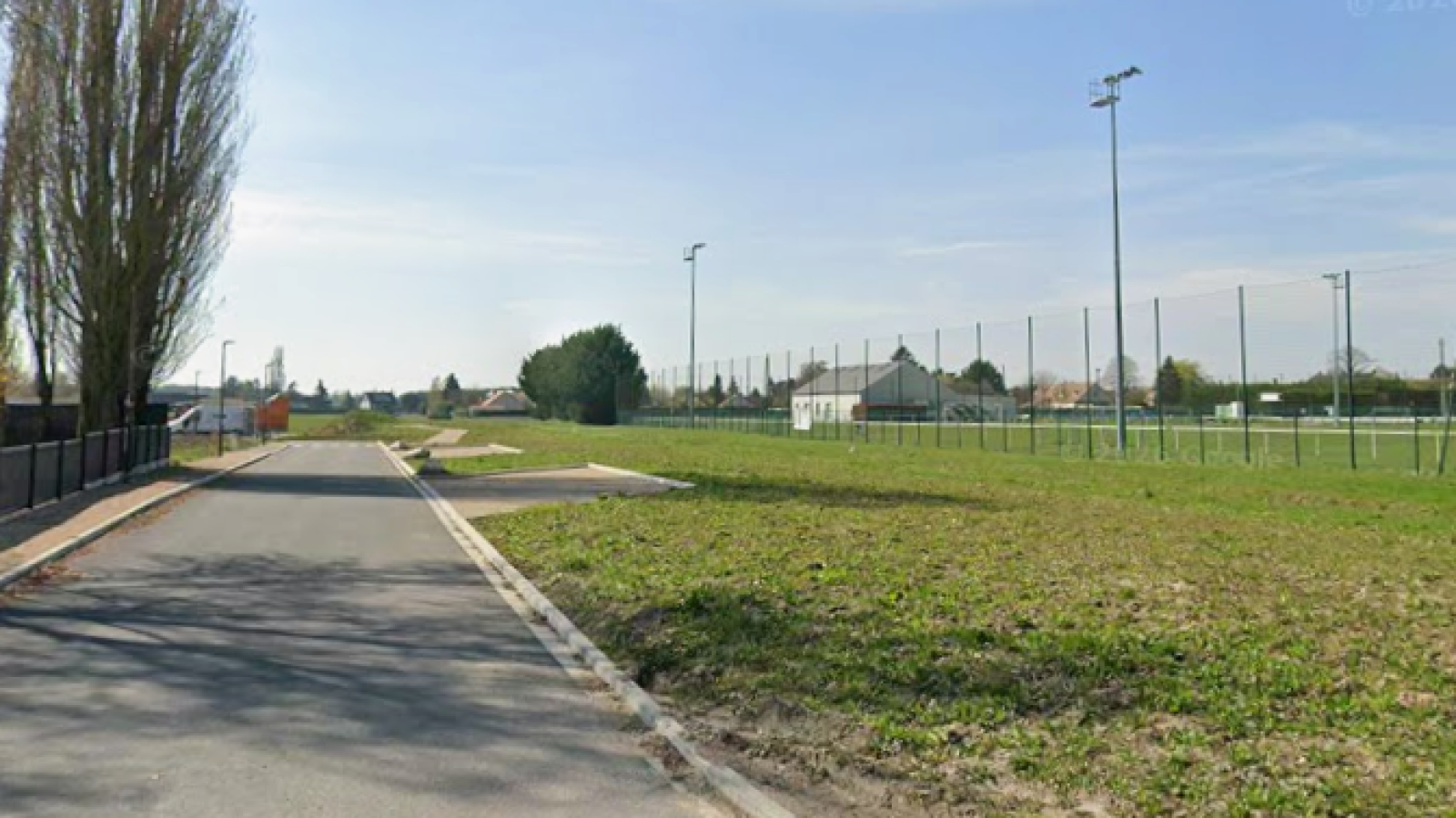 Terrain constructible de 657m2 à Saint-Lyé-la-Forêt