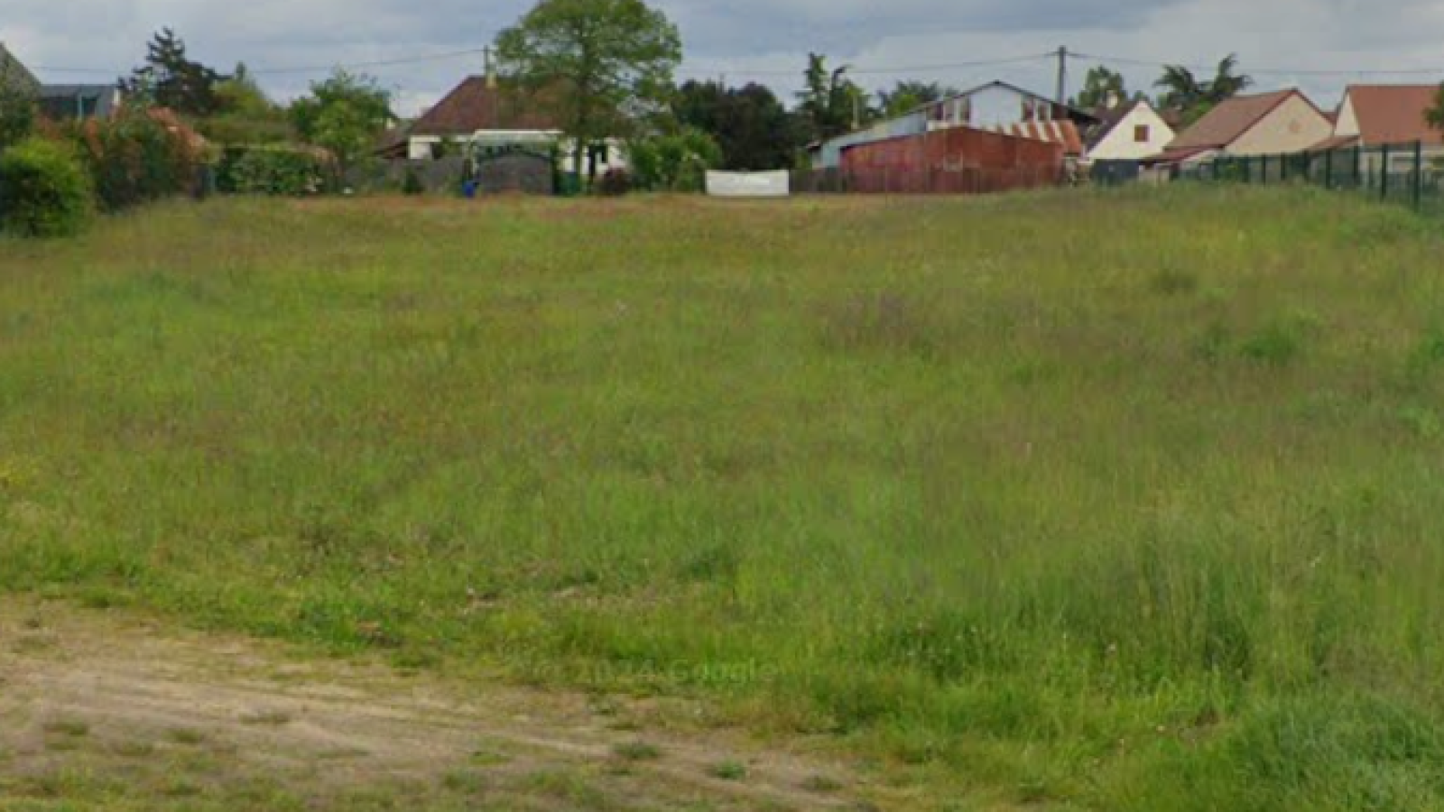 Terrain constructible de 500m2 à Cléry-Saint-André