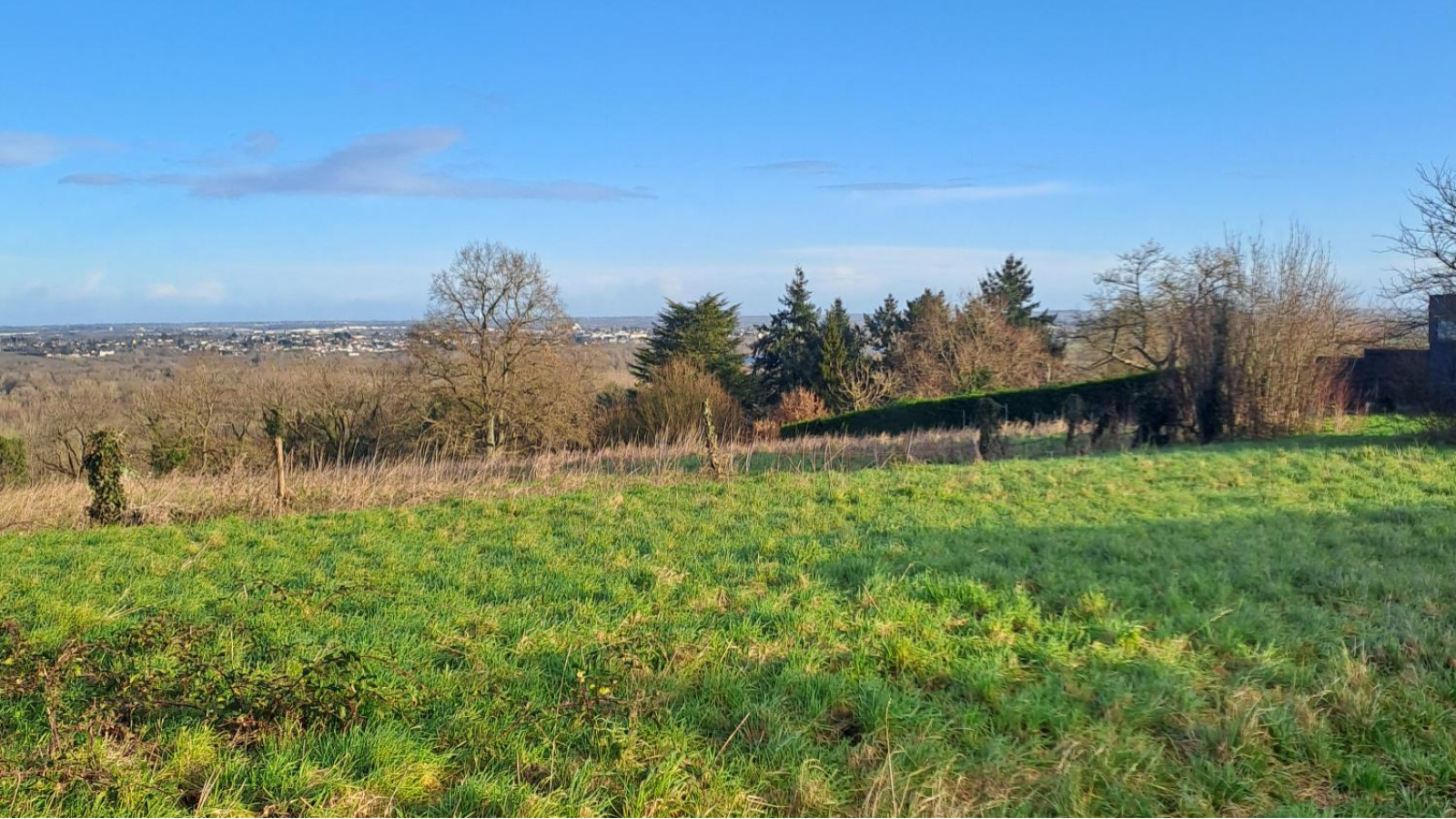 Terrain constructible de 597m2 à Orée d'Anjou