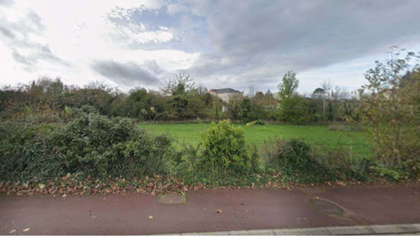 Terrain constructible de 502m2 à Ormes