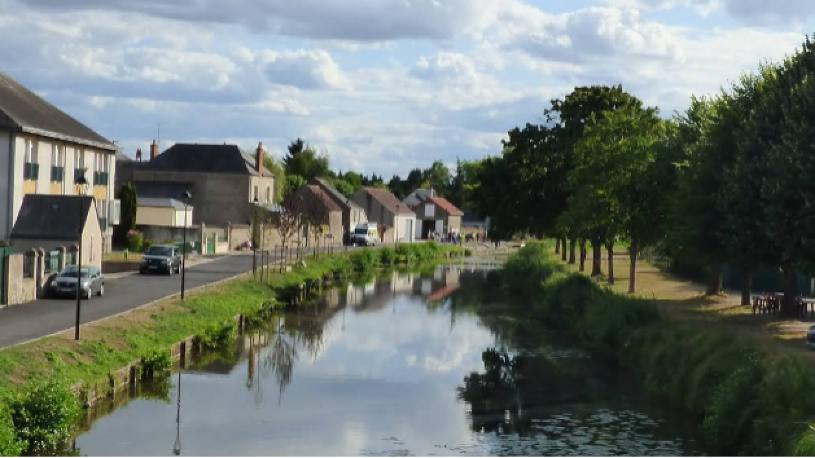 Terrain constructible de 2225m2 à Fay-aux-Loges