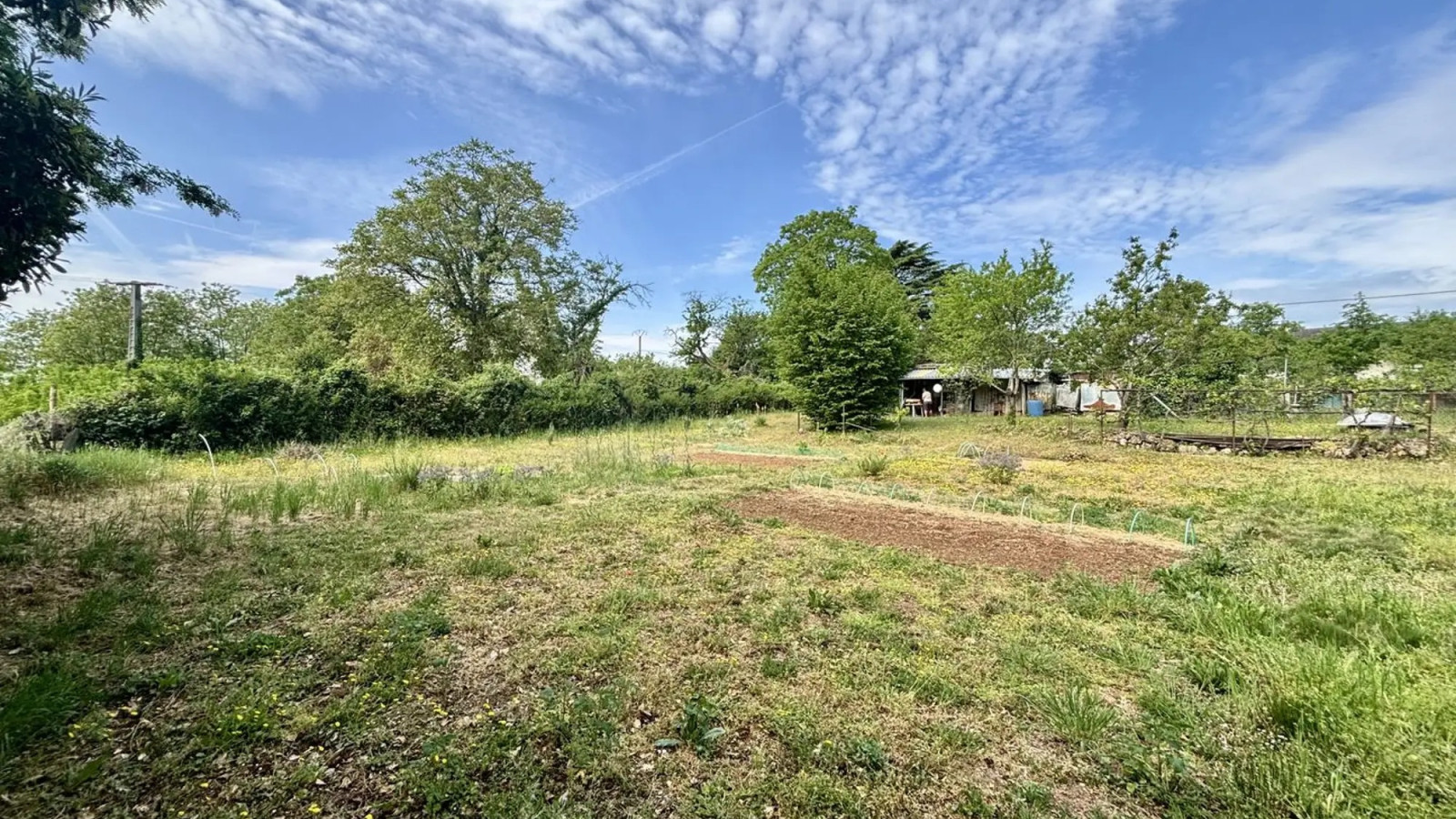 Terrain constructible de 2685m2 à Poitiers