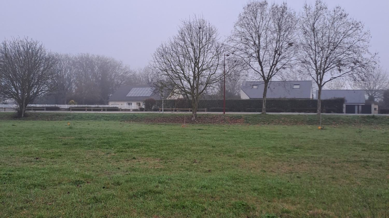Terrain constructible de 381m2 à Morannes sur Sarthe-Daumeray