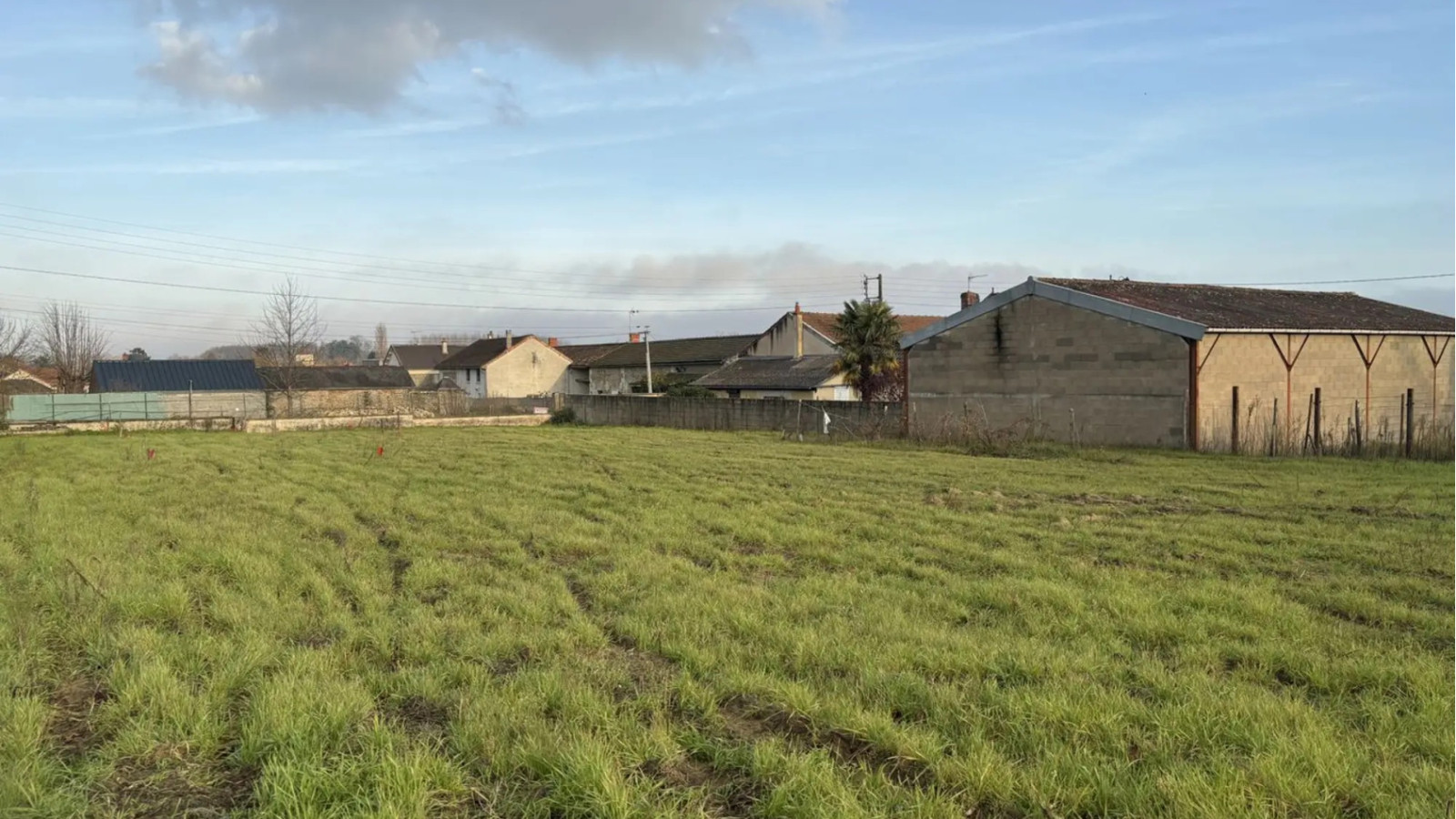 Terrain constructible de 706m2 à Lencloître