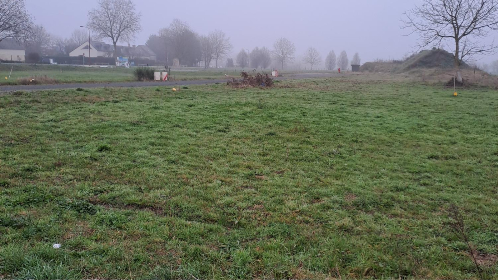 Terrain constructible de 454m2 à Morannes sur Sarthe-Daumeray