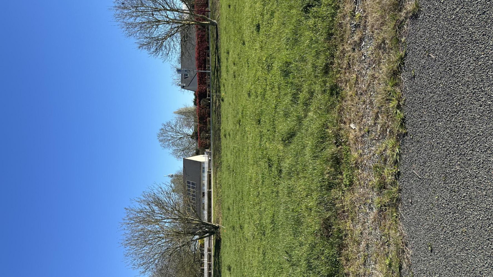 Terrain constructible de 461m2 à Feneu