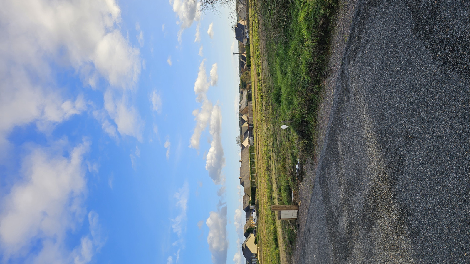Terrain constructible de 318m2 à Vernantes