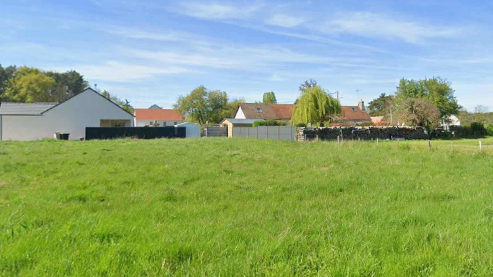 Terrain constructible de 542m2 à Traînou