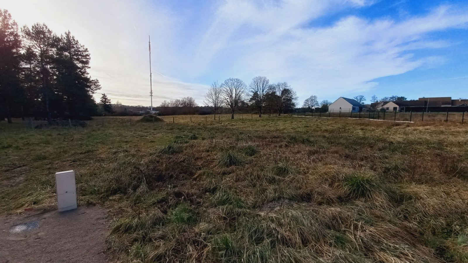 Terrain constructible de 787m2 à Traînou