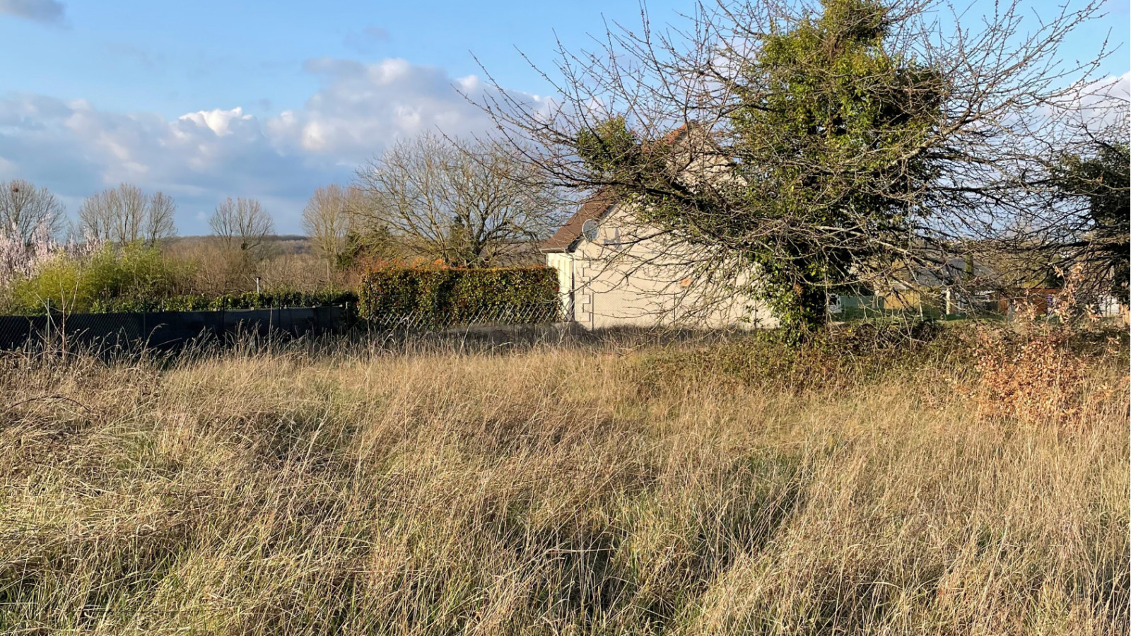 Terrain constructible de 623m2 à Genillé
