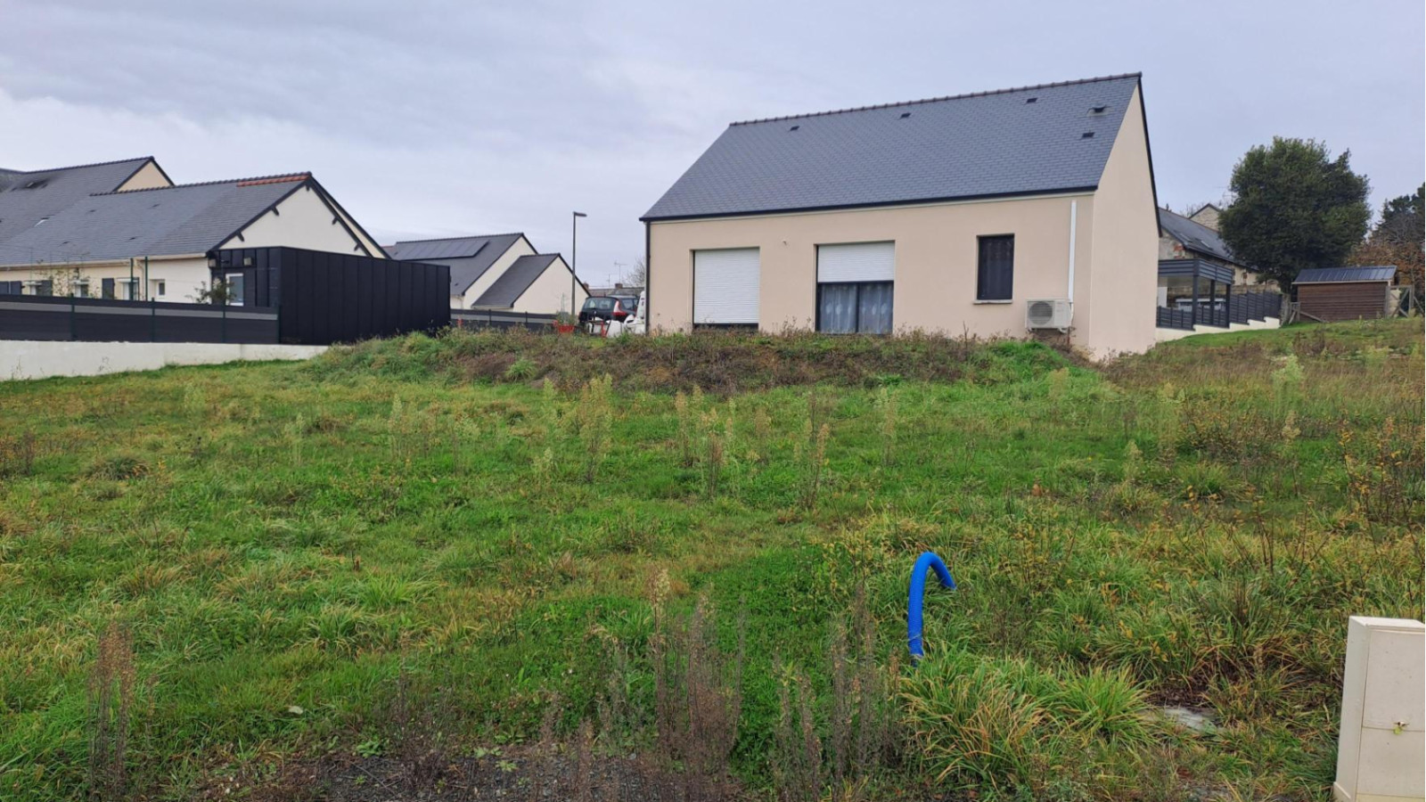 Terrain constructible de 525m2 à Sarrigné