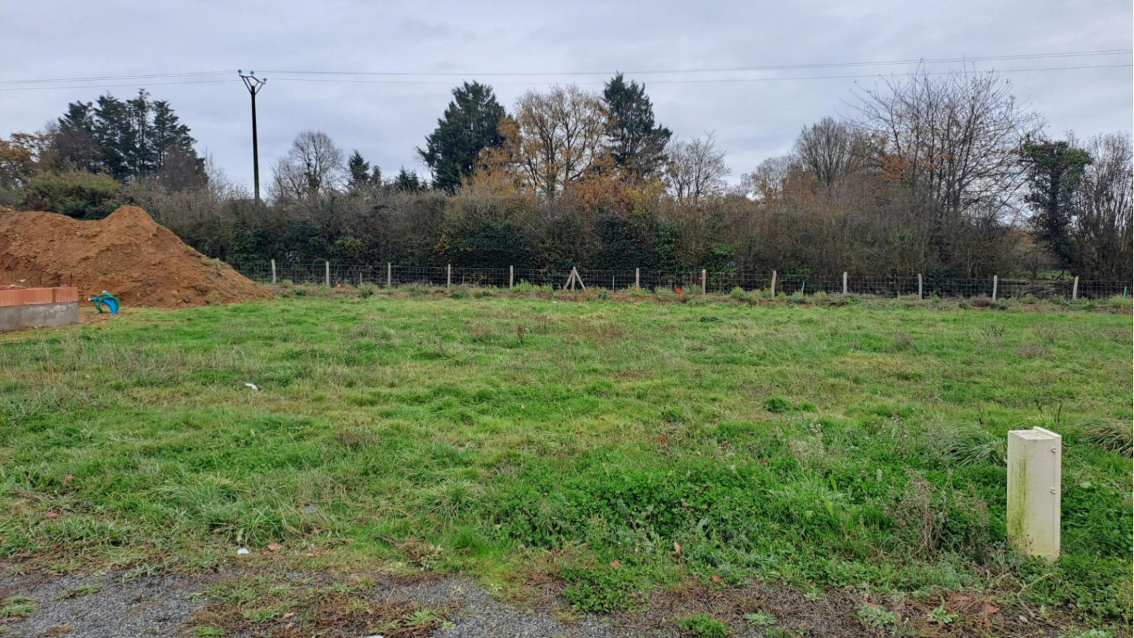 Terrain constructible de 262m2 à Les Hauts-d'Anjou