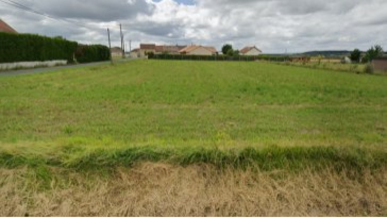 Terrain constructible de 585m2 à Neuville-de-Poitou