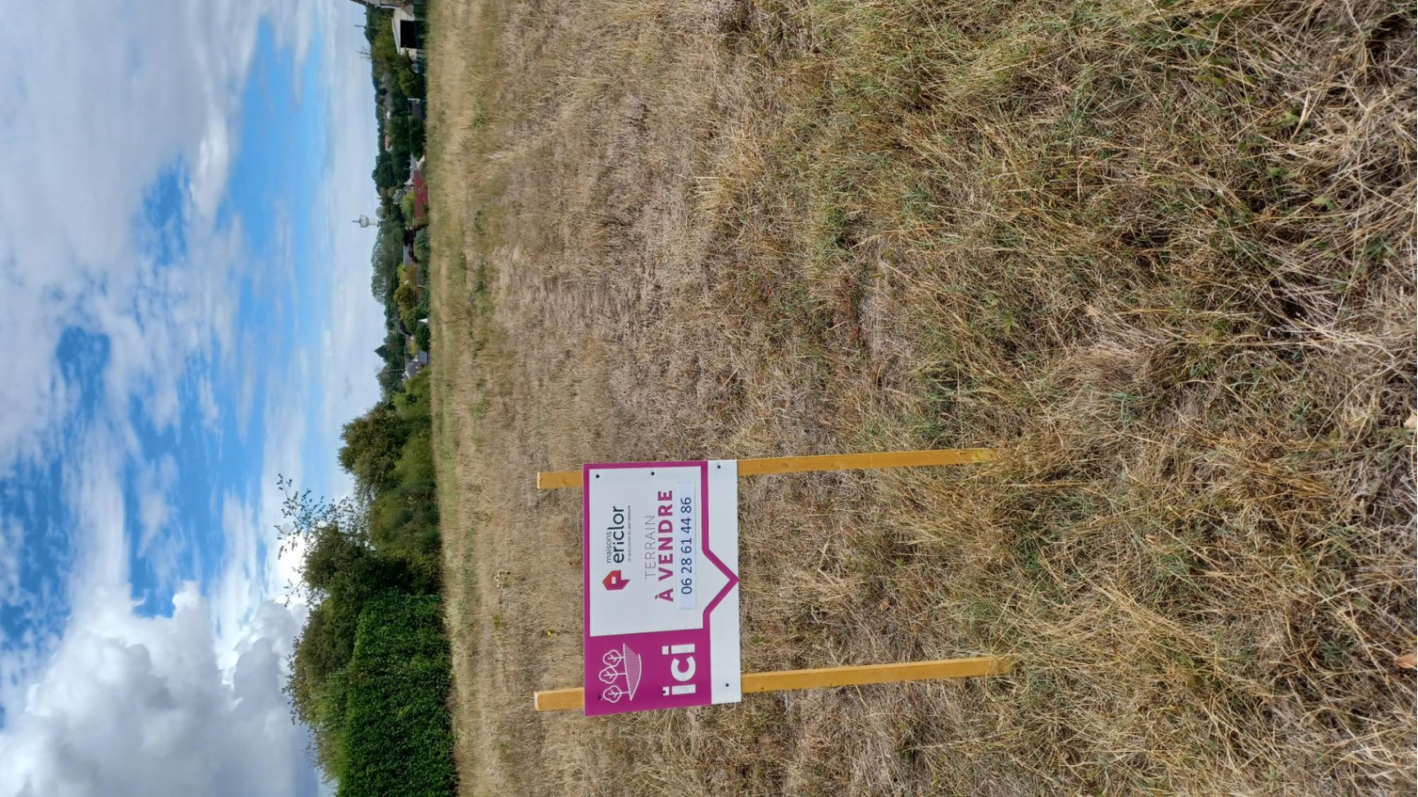 Terrain constructible de 1059m2 à Nogent-sur-Vernisson