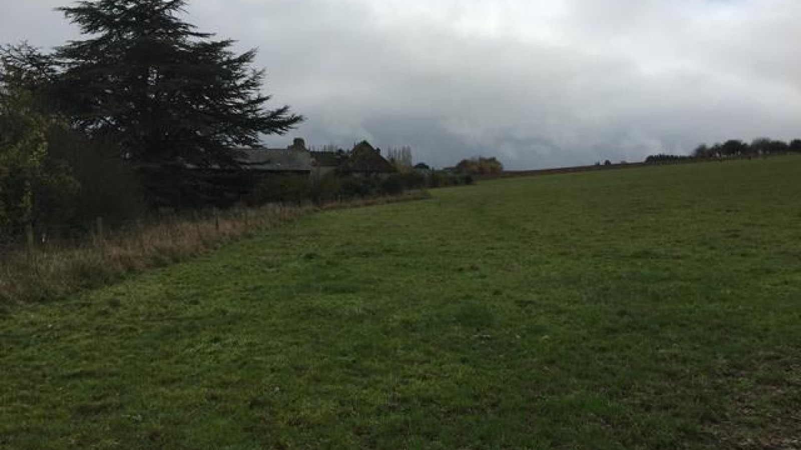 Terrain constructible de 624m2 à Nouzilly