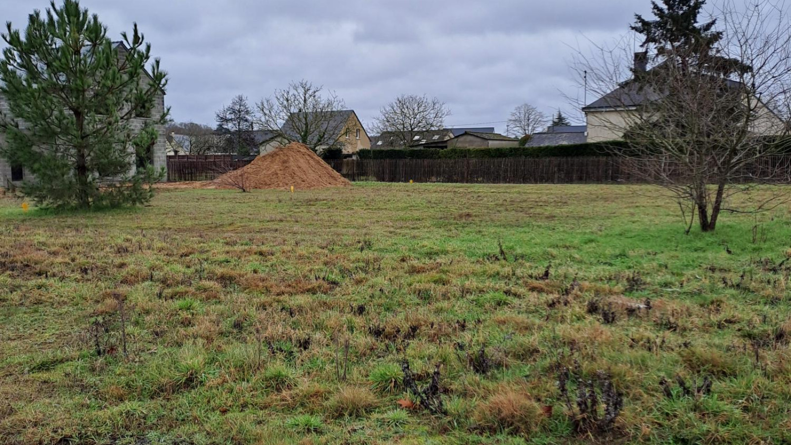 Terrain constructible de 355m2 à Bouchemaine