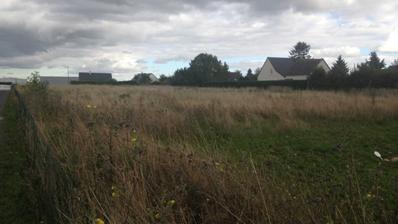 Terrain constructible de 553m2 à Montbazon