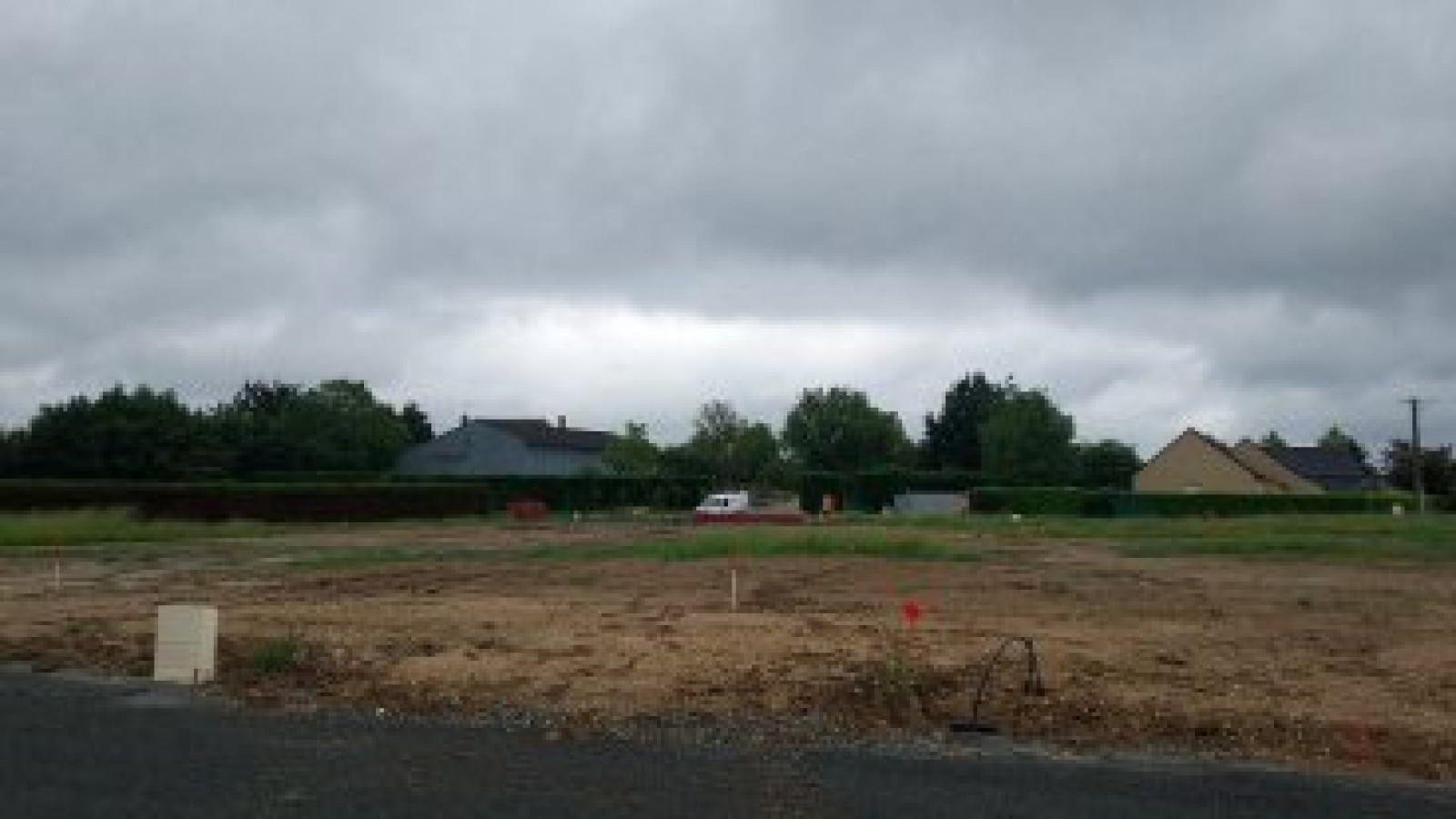 Terrain constructible de 417m2 à Val d'Erdre-Auxence