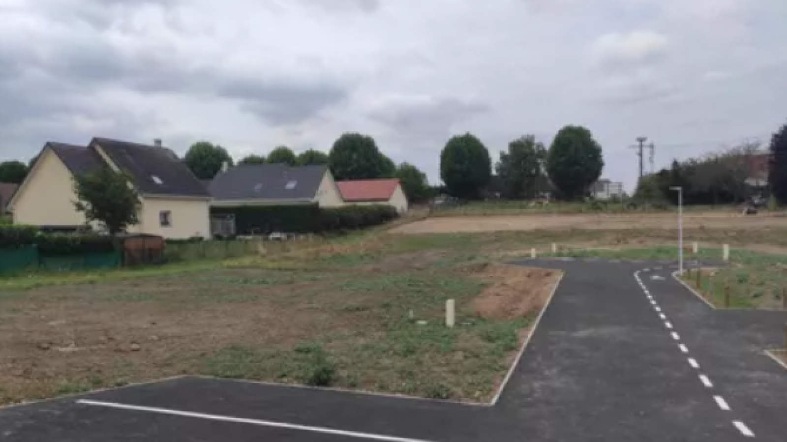 Terrain constructible de 651m2 à Outarville