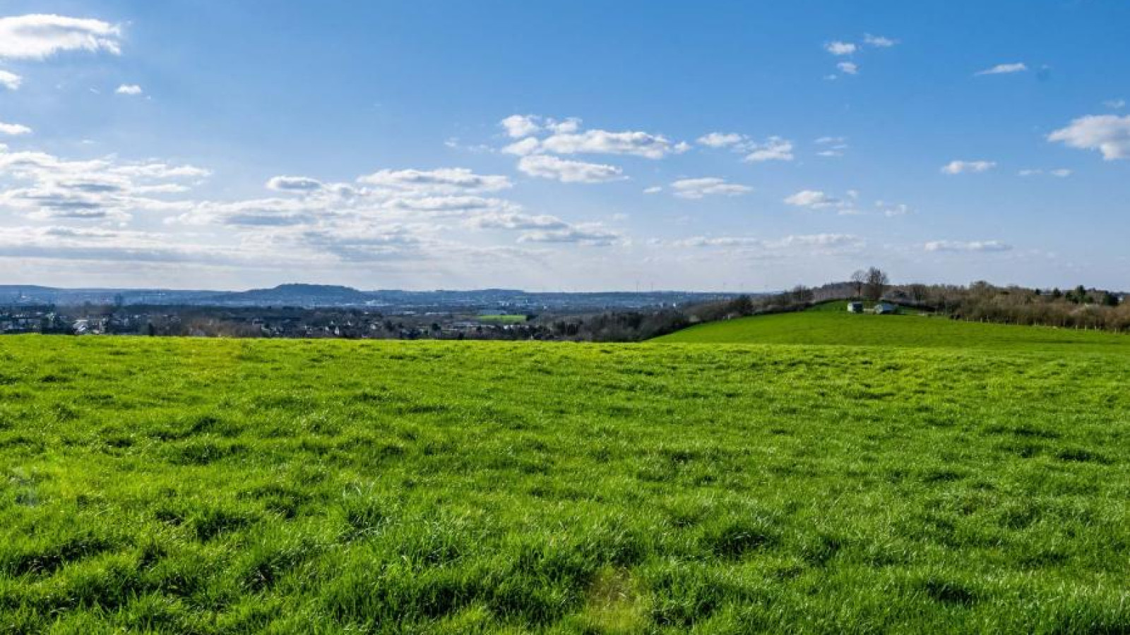Terrain constructible de 1156m2 à Varennes