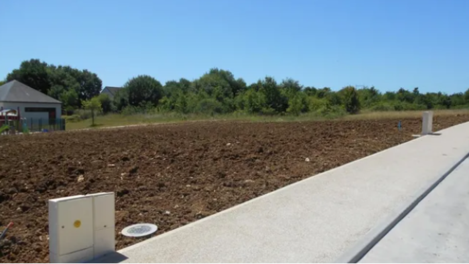 Terrain constructible de 689m2 à Saint-Benoît-sur-Loire