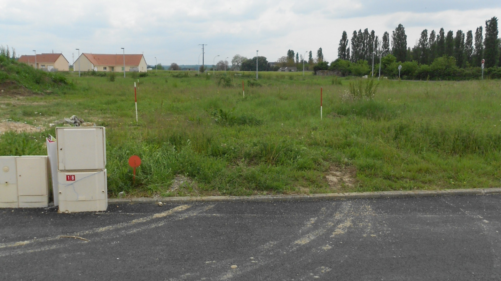 Terrain constructible de 654m2 à Descartes