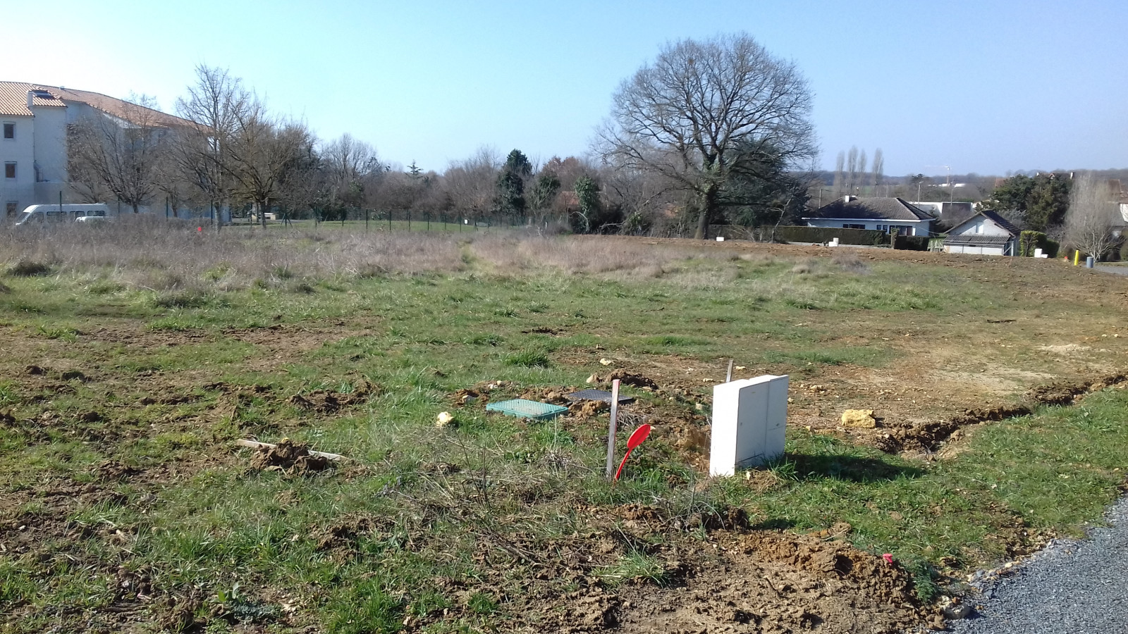 Terrain constructible de 654m2 à Buxeuil