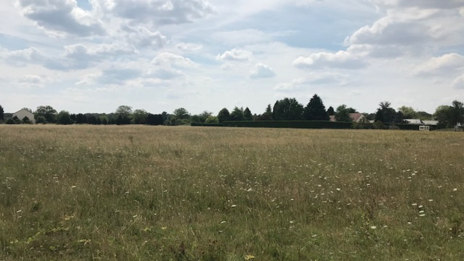 Terrain constructible de 519m2 à Tauxigny-Saint-Bauld