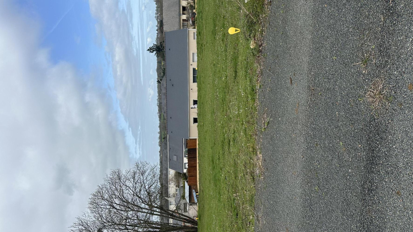 Terrain constructible de 384m2 à Huillé-Lézigné
