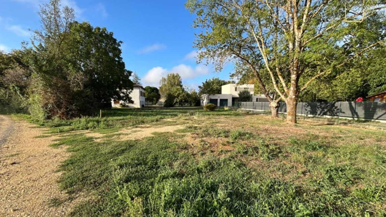 Terrain constructible de 760m2 à Roches-Prémarie-Andillé