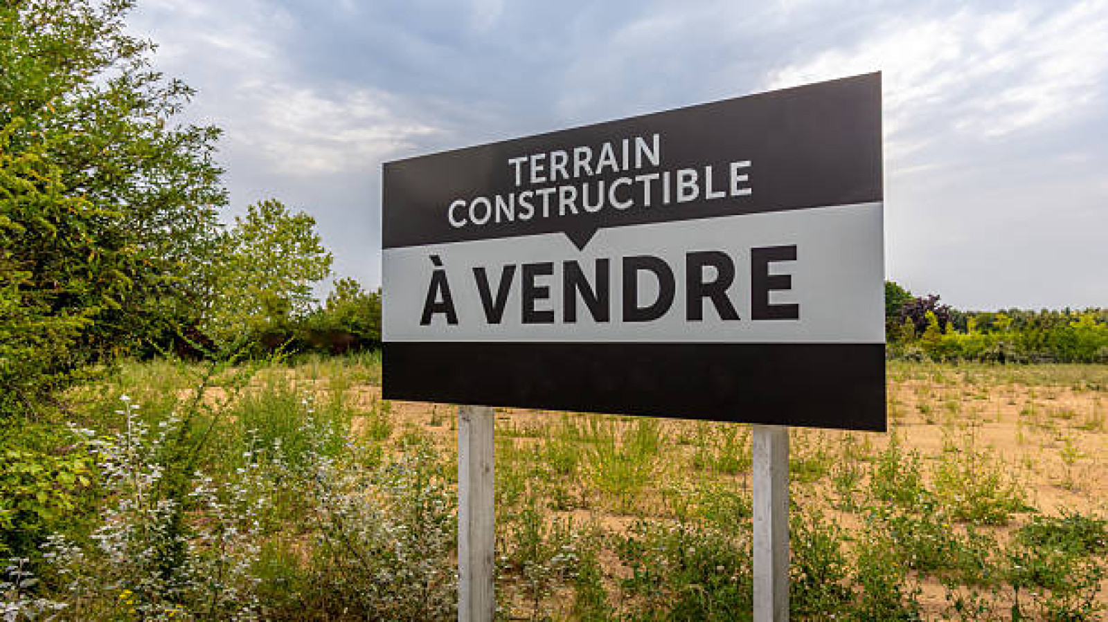 Terrain constructible de 625m2 à Coulombiers