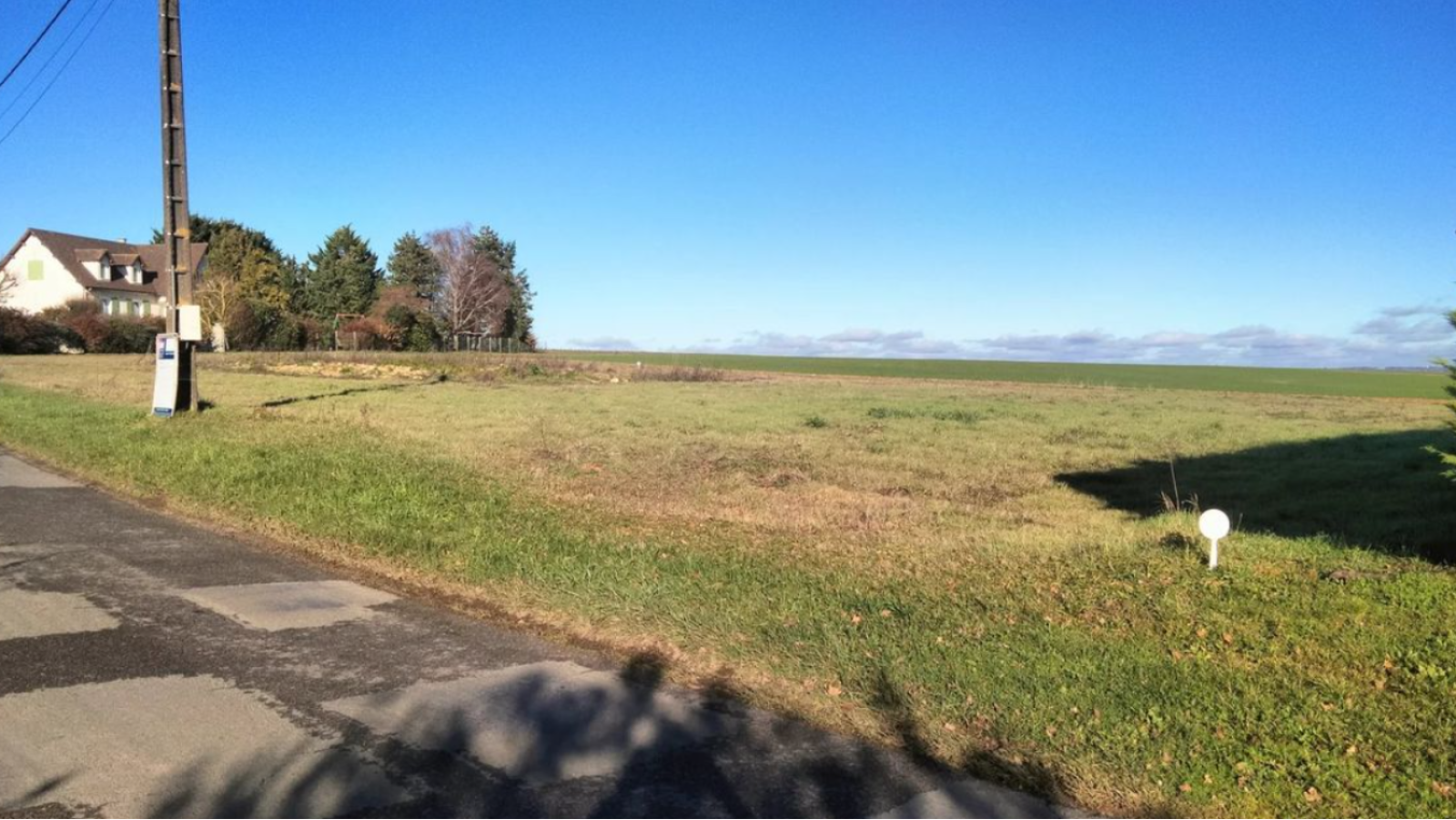 Terrain constructible de 800m2 à Yversay