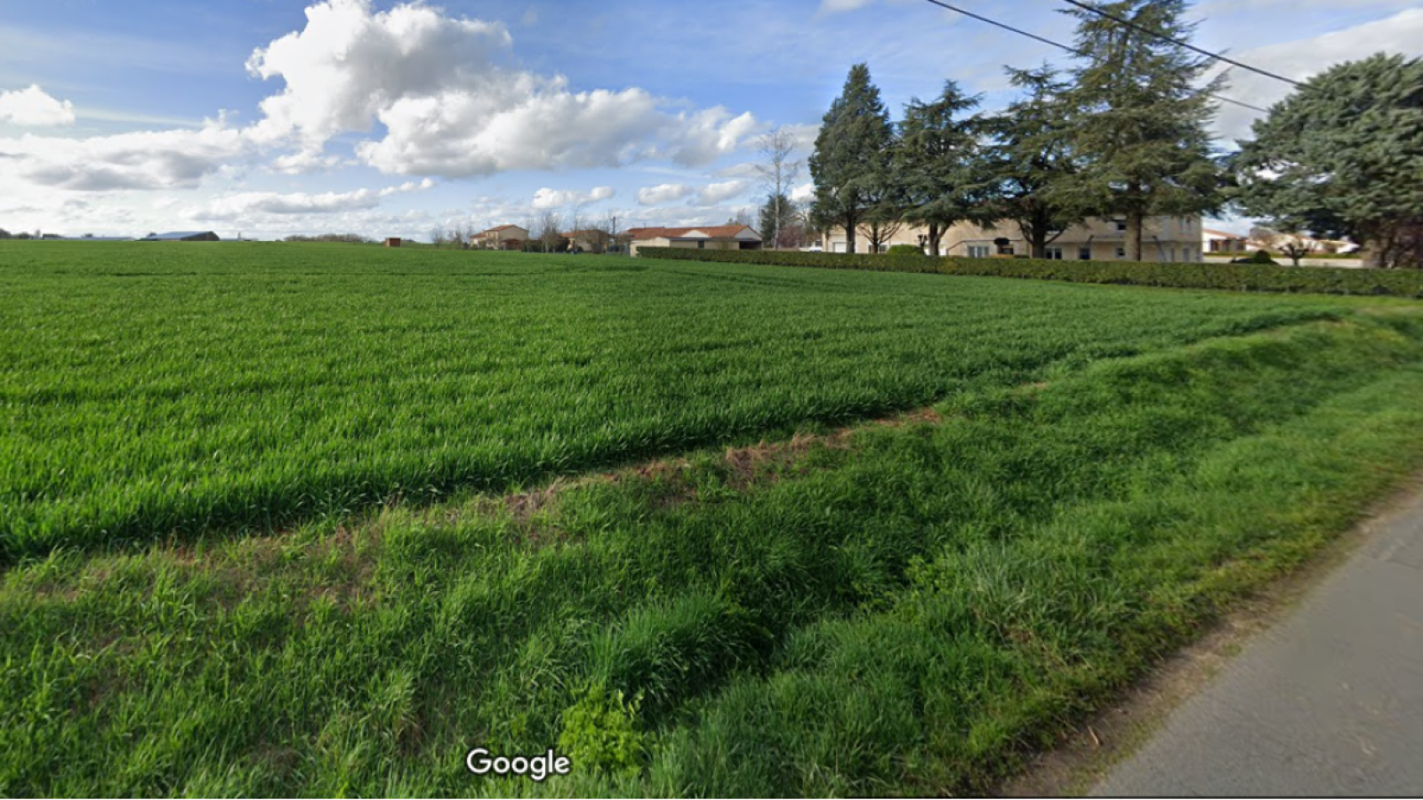 Terrain constructible de 500m2 à Iteuil