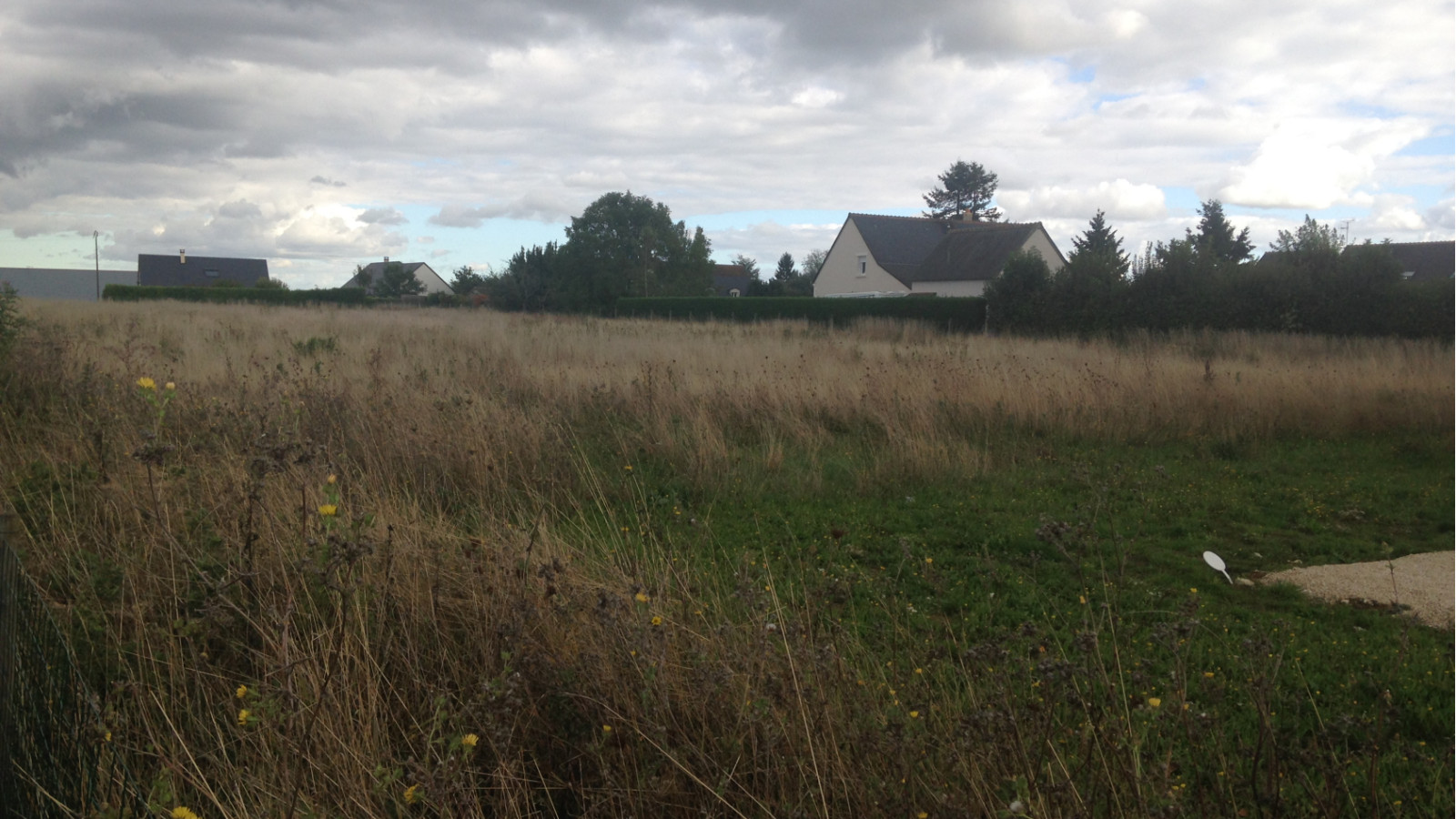 Terrain constructible de 554m2 à Saint-Paterne-Racan